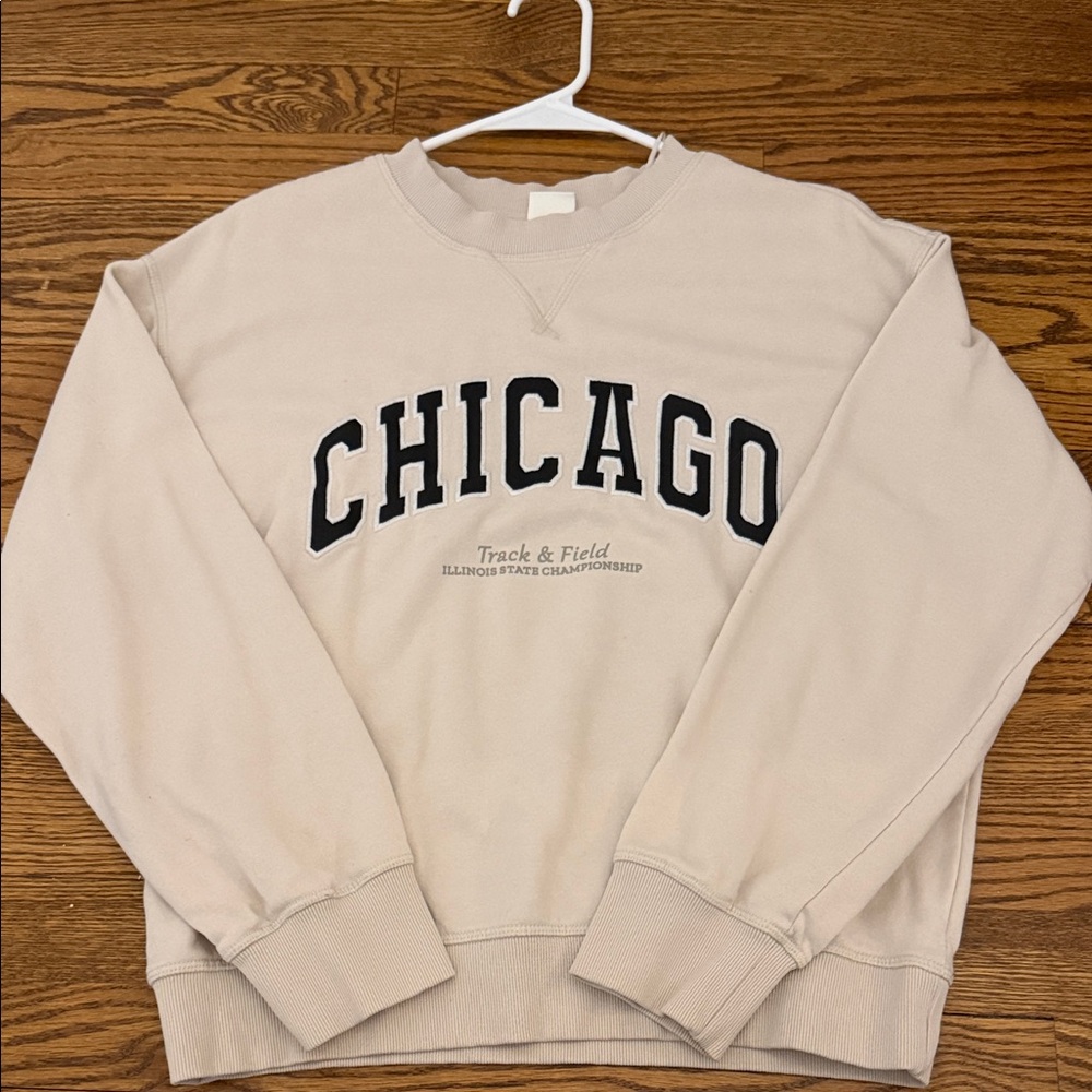 H&M Beige Crewneck Sweater with Chicago Print